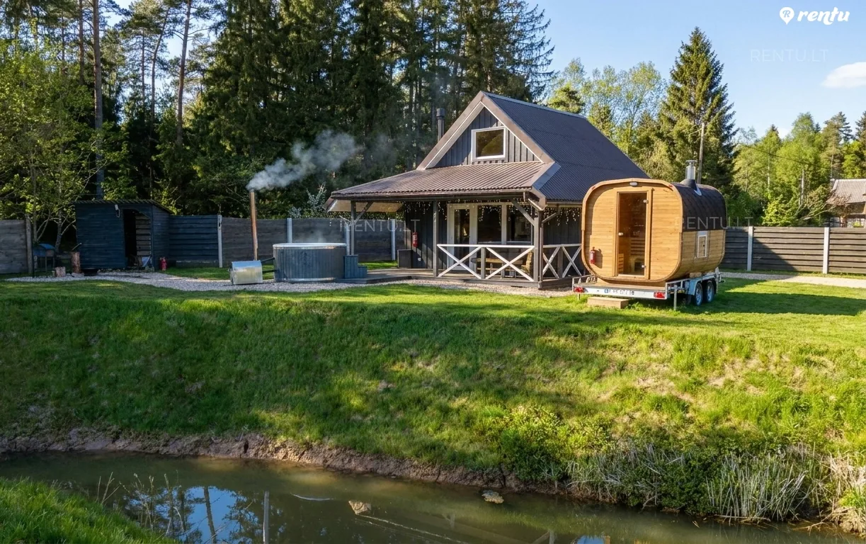 Poilsis miške prie vandens – Trobelė Pakrantėje nuoma su lauko jacuzzi