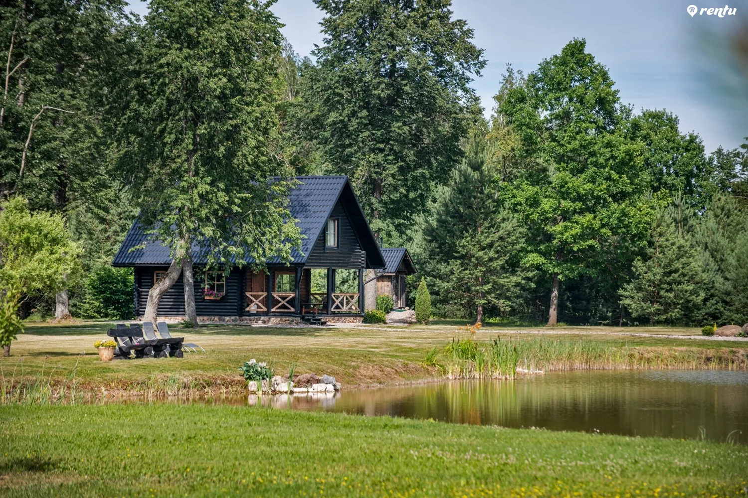 Jauki nakvynė su pirtimi prie miško / Vila Loreta